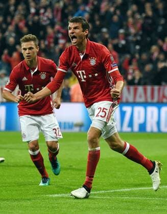 19.10.2016, xjhx, Fussball Champions League, FC Bayern Muenchen - PSV Eindhoven, emspor , v.l. Thomas Mueller (FC Bayern Muenchen) celebrate the goal, Torjubel zum 1:0 Muenchen