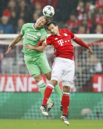 Mats HUMMELS, FCB 5 Zweikampf , Aktion um den Ball gegen Luuk DE JONG, PSV 9 FC BAYERN MUENCHEN - PSV EINDHOVEN Gruppenphase, Fussball UEFA Champions League, Muenchen, 19.10.2016 CL Saison 2016 2017