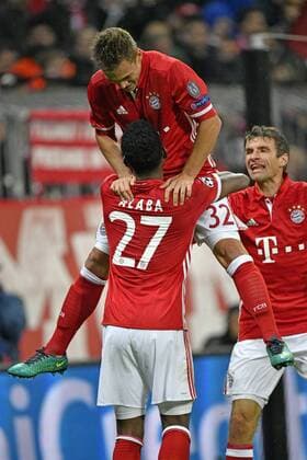TOR zum 2:0 duch Joshua Kimmich FC Bayern München Torjubel mit David Alaba FC Bayern München Champions League CL Gruppenphase FC Bayern München FCB vs PSV Eindhoven 19.10.2016