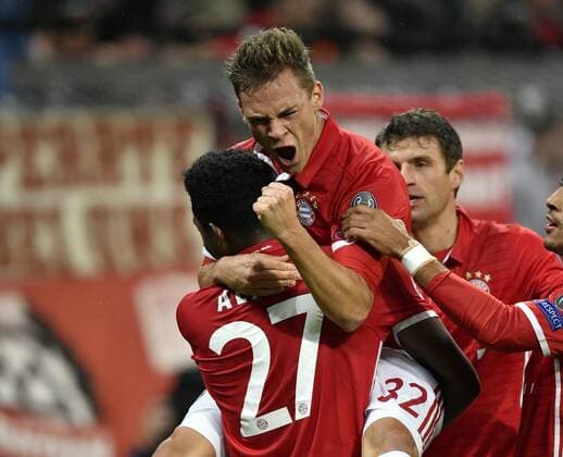 Bilder des Tages - SPORT TOR zum 2:0 duch Joshua Kimmich FC Bayern München Torjubel mit David Alaba FC Bayern München Champions League CL Gruppenphase FC Bayern München FCB vs PSV Eindhoven 19.10.2016