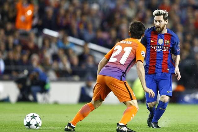 (l-r) David Silva of Manchester City, Lionel Messi of FC Barcelonaduring the UEFA Champions League group C match between FC Barcelona Barca and Manchester City on October 19, 2016 at the Camp Nou stadium in Barcelona, Spain. FC Barcelona v Manchester City UEFA Champions League 2016 2017 xVIxxIVx 6425764