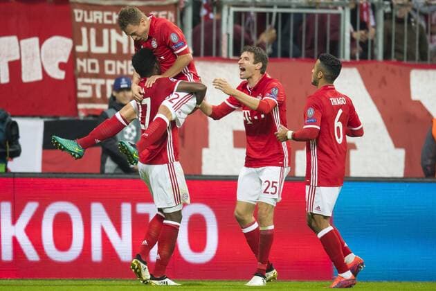 GER, UEFA CL, FC Bayern Muenchen (GER) vs PSV Eindhoven (NED) 19.10.2016, Allianz Arena, Muenchen, GER, UEFA CL, FC Bayern Muenchen (GER) vs PSV Eindhoven (NED) , Gruppe D, im Bild Jubel nach dem Tor zum 2-0 durch Joshua Kimmich (FCB 32) mit David Alaba (FCB 27) Thomas Mueller (FCB 25) Thiago (FCB 6) Foto © nordphoto Straubmeier nordphotox xStraubmeier