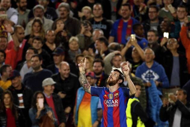 Barcelona s Argentinian striker Leo Messi celebrates his first goal for the team against Manchester during the UEFA Champions League 3rd journey match between FC Barcelona Barca and Manchester City at Camp Nou stadium in Barcelona, Catalonia, Spain, 19 October 2016. FC BARCELONA VS. MANCHESTER CITY !ACHTUNG: NUR REDAKTIONELLE NUTZUNG!  BCN001 20161019-636125086650874562