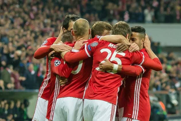 Munich, Germany 19.10.2016, UEFA Champions League - 2016 17 Season, Group D - Matchday 3, FC Bayern Muenchen - PSV Eindhoven, Jubel um den Torschuetzen zum 1:0 Thomas Mueller (FCB) ( DeFodi048