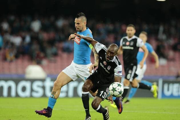 Fußball, SSC Neapel - Besiktas Istanbul Marek Hamsik Napoli, Atiba Hutchinson Besiktas, Napoli 19-10-2016 SSC Napoli vs. Besiktas Istanbul Football Calcio UEFA Champions League 2016 2017 Group B. SSC Napoli vs. Besiktas Istanbul cesarexpurini