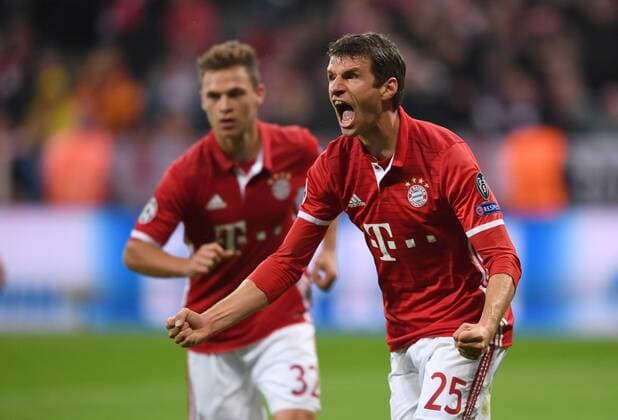 Bilder des Tages - SPORT FUSSBALL CHAMPIONS LEAGUE SAISON 2016 2017 GRUPPENPHASE FC Bayern Muenchen - PSV Eindhoven 19.10.2016 Torjubel FC Bayern Muenchen mit Thomas Mueller 
