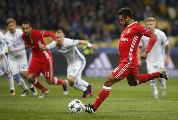 Fußball, CL, Dinamo Kiew - Benfica Lissabon October 19, 2016 - Eduardo Salvio of Benfica scores a goal during the UEFA Champions League Group stage match between FC Dynamo Kiev and Benfica FC at the Olympic Stadium in Kiev on 19 October , 2016. The UEFA Champions League Group stage match between FC Dynamo Kiev and Benfica FC - ZUMAs334 20161019_zap_s334_007