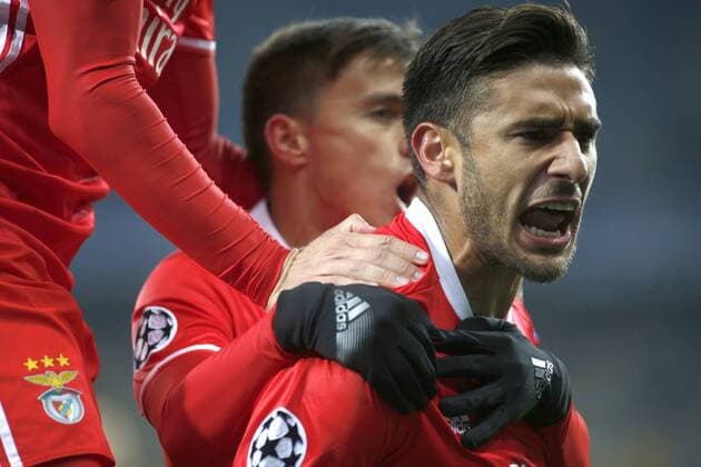 Fußball, CL, Dinamo Kiew - Benfica Lissabon October 19, 2016 - Dynamo Eduardo Salvio celebrates after scoring during the UEFA Champions League Group stage match between FC Dynamo Kiev and Benfica FC at the Olympic Stadium in Kiev on 19 October , 2016. The UEFA Champions League Group stage match between FC Dynamo Kiev and Benfica FC - ZUMAs334 20161019_zap_s334_008
