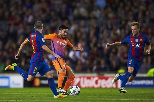 19.10.2016, xslx, Fussball UEFA Champions League, FC Barcelona Barca - FC Manchester City, emspor, v.l. Luis Suarez (FC Barcelona), Ilkay Gundogan (Manchester City), Ivan Rakitic (FC Barcelona) Barcelona