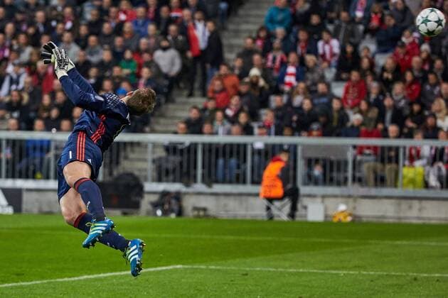 Munich, Germany 19.10.2016, UEFA Champions League - 2016 17 Season, Group D - Matchday 3, FC Bayern Muenchen - PSV Eindhoven, Torwart Manuel Neuer (FCB) streckte sich vergebens und musste das 1:2 hinnehmen ( DeFodi501