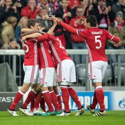 Thomas Mueller (FC Bayern Muenchen 25) und Mats Hummels (FC Bayern Muenchen 5) beim Championsleague Spiel zwischen Bayern Muenchen und dem PSV Eindhoven am 19.10.2016, Muenchen Copyright: xSchülerx xEibner-Pressefotox EP_jse