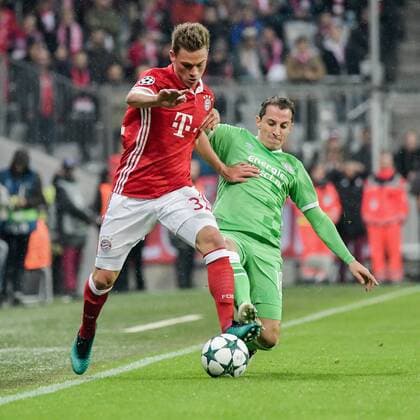 xtwx, 19.10.2016, Fussball Champions League, FC Bayern München (Muenchen) - PSV Eindhoven, Gruppe D - 3. Spieltag Zweikampf links: Joshua Kimmich (Bayern) München Munich