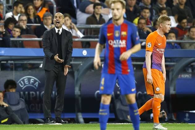 (l-r) Josep Guardiola coach of Manchester City, Ivan Rakitic of FC Barcelona Barca Kevin De Bruyne of Manchester Cityduring the UEFA Champions League group C match between FC Barcelona and Manchester City on October 19, 2016 at the Camp Nou stadium in Barcelona, Spain. FC Barcelona v Manchester City UEFA Champions League 2016 2017 xVIxxIVx 6426294