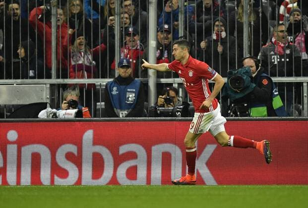 TOR zum 3:1 durch Robert Lewandowski FC Bayern München Torjubel Champions League CL Gruppenphase FC Bayern München FCB vs PSV Eindhoven 19.10.2016