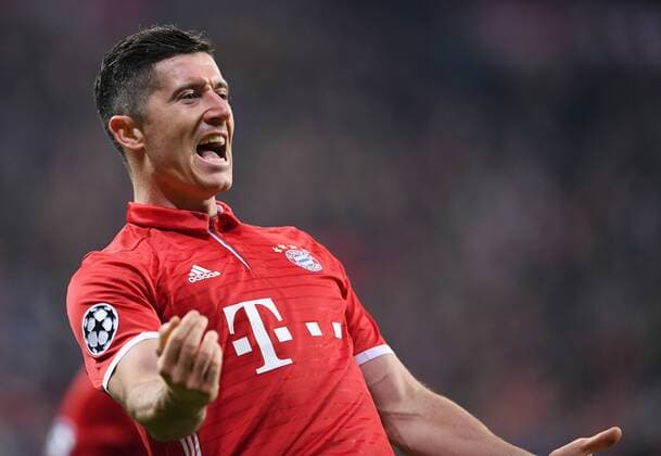 FUSSBALL CHAMPIONS LEAGUE SAISON 2016 2017 GRUPPENPHASE FC Bayern Muenchen - PSV Eindhoven 19.10.2016 Torjubel nach dem 3:1 Robert Lewandowski (FC Bayern Muenchen) 