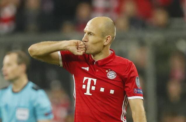 fcb10 Arjen ROBBEN, FCB 10 Torschuss, schiesst das Tor zum 4-1 Torjubel, Jubel nach dem Tor zum FC BAYERN MUENCHEN - PSV EINDHOVEN Gruppenphase, Fussball UEFA Champions League, Muenchen, 19.10.2016 CL Saison 2016 2017