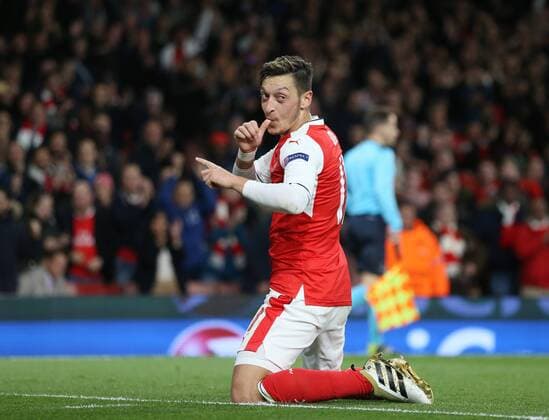 Themen der Woche - Sport Bilder des Tages - SPORT Fußball, CL, Mesut Özil erzielt gegen Ludogorez Rasgrad einen Hattrick Arsenal s Mesut Ozil celebrates scoring his sides fifth goal during the Champions League group A match at the Emirates Stadium, London. Picture date October 19th, 2016 Pic David Klein Sportimage EDITORIAL USE ONLY. No use with unauthorised audio, video, data, fixture lists, club league logos or live services. Online in-match use limited to 120 images, no video emulation. No use in betting, games or single club league player publications.