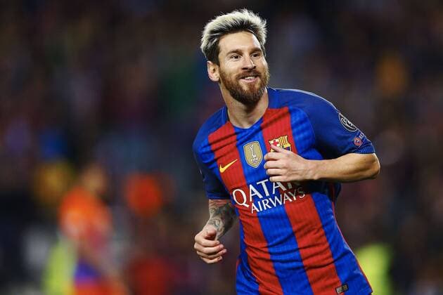 FC Barcelona Barca s Argentinian striker Lionel Messi celebrates his second goal for the team against Manchester City during the UEFA Champions League group C match between FC Barcelona and Manchester City at Camp Nou stadium in Barcelona, Catalonia, Spain, 19 October 2016. FC BARCELONA VS. MANCHESTER CITY !ACHTUNG: NUR REDAKTIONELLE NUTZUNG!  BCN001 20161019-636125139059661444