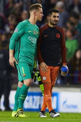 19.10.2016, xslx, Fussball UEFA Champions League, FC Barcelona Barca - FC Manchester City, emspor, v.l. Marc-Andre Ter Stegen (FC Barcelona), Ilkay Gundogan (Manchester City) Barcelona
