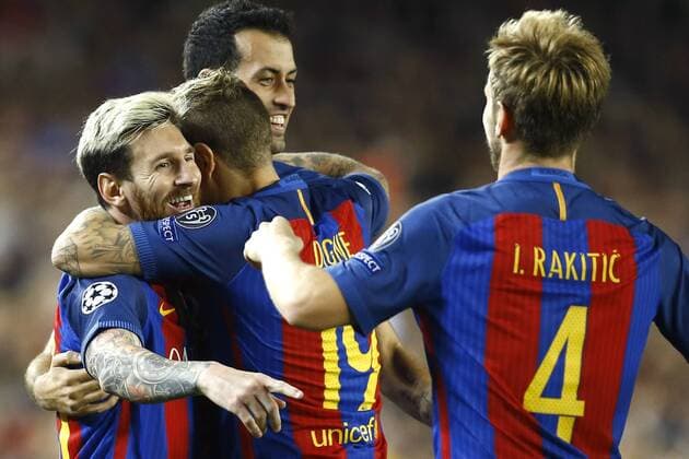(l-r) Lionel Messi of FC Barcelona Barca scored, Lucas Digne of FC Barcelona, Sergio Busquets of FC Barcelona, Ivan Rakitic of FC Barcelonaduring the UEFA Champions League group C match between FC Barcelona and Manchester City on October 19, 2016 at the Camp Nou stadium in Barcelona, Spain. FC Barcelona v Manchester City UEFA Champions League 2016 2017 xVIxxIVx 6427065