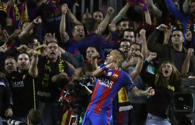 Barcelona s Brazilian striker Neymar celebrates his fourth goal for the team during the UEFA Champions League group C match between FC Barcelona Barca and Manchester City at Camp Nou stadium in Barcelona, Catalonia, Spain, 19 October 2016. FC BARCELONA VS. MANCHESTER CITY !ACHTUNG: NUR REDAKTIONELLE NUTZUNG!  BCN001 20161019-636125149125276396