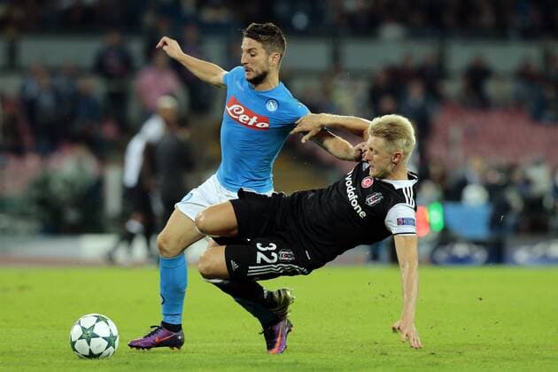 Fußball, SSC Neapel - Besiktas Istanbul Dries Mertens Napoli, Andreas Beck Besiktas, Napoli 19-10-2016 SSC Napoli vs. Besiktas Istanbul Football Calcio UEFA Champions League 2016 2017 Group B. SSC Napoli vs. Besiktas Istanbul cesarexpurini