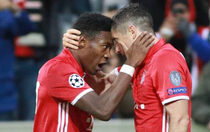 Fußball, CL, Bayern München - PSV Eindhoven Robert Lewandowski und David Alaba (FC Bayern München) - Torjubel Fussball UEFA Champions League FC Bayern München - PSV Eindhoven 19.10.2016