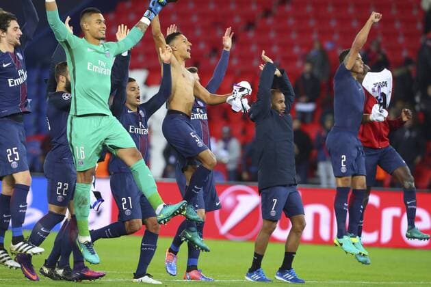 Fußball, CL, Paris St. Germain - FC Basel Alphonse Aerola (PSG) Samir Nasri (PSG) Marquinhos (PSG) Grzegorz Krychowiak PSG) Lucas (PSG) Thiago Silva (PSG) - Fussball, Champions League, Paris Saint Germain PSG vs. FC Basel - 19 10 2016 GwendolineLeGoff Panoramic 