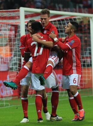 Fußball, CL, Bayern München - PSV Eindhoven 19.10.2016, CL, FC Bayern vs PSV Eindhoven, Allianz Arena Muenchen, Fussball, im Bild: Jubel zum 2:0 durch Joshua Kimmich (FCB)