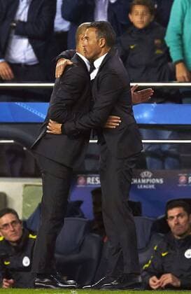 Barcelona s coach Luis Enrique (R) greets Manchester s coach Pep Guardiola during the UEFA Champions League group C match between FC Barcelona Barca and Manchester City at Camp Nou stadium in Barcelona, Catalonia, Spain, 19 October 2016. FC BARCELONA VS. MANCHESTER CITY !ACHTUNG: NUR REDAKTIONELLE NUTZUNG!  BCN001 20161019-636125177084637638