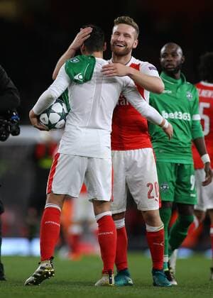 19.10.2016. Emirates Stadium, London, England. UEFA Champions League Football. Arsenal versus PFC Ludogorets Razgrad. Arsenal Midfielder Mesut Ã–zil is congratulated by Arsenal Defender Shkodran Mustafi at full time xMarkxKertonx  ActionPlus11801992