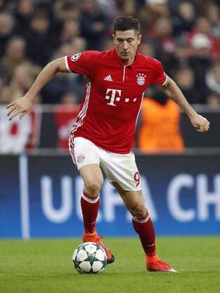 Fußball, CL, Bayern München - PSV Eindhoven Robert Lewandowski of Bayern Munichduring the Champions League group D match between FC Bayern Munich and PSV on October 19, 2016 at the Allianz Arena in Munich, Germany Bayern Munich v PSV UEFA Champions League 2016 2017 xVIxxIVx 6428176