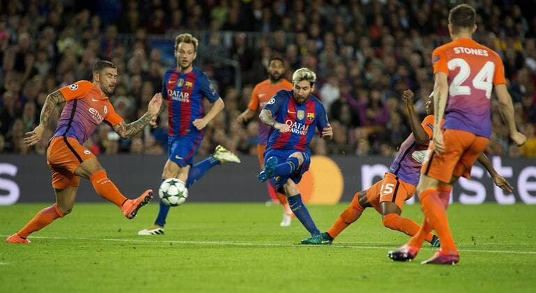 (161020) -- BARCELONA, Oct. 20, 2016 -- Barcelona s Lionel Messi (3rd R) shoots to score a goal during the UEFA Champions League Group C football match between Barcelona and Manchester City at the Camp Nou stadium in Barcelona, Spain, Oct. 19, 2016. Barcelona won 4-0. ) (SP)SPAIN-BARCELONA-UEFA CHAMPIONS LEAGUE LinoxDexVallier 
