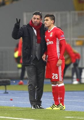 October 19, 2016 - The head coach of Benfica FC Rui Vitoria instructs Guillermo Celis before entering the pitch during the UEFA Champions League Group stage match between FC Dynamo Kiev and Benfica FC at the Olympic Stadium in Kiev on 19 October , 2016. The UEFA Champions League Group stage match between FC Dynamo Kiev and Benfica FC - ZUMAs334 20161019_zap_s334_029