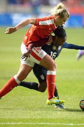 Fußball, Länderspiel, Damen, USA - Schweiz October 19, 2016: United States of America defender Crystal Dunn (16) holds back Switzerland defender Rahel Kiwic (14) during a game between the United States of America Women s soccer vs Switzerland. The United States of America defeated Switzerland 4-0 in a friendly soccer match held at the Rio Tinto Stadium in Sandy, Utah. (Photo by Boyd Ivey Icon Sportswire). SOCCER: OCT 19 Women s - USA v Switzerland Icon2481610191020 EDITORIAL USE ONLY