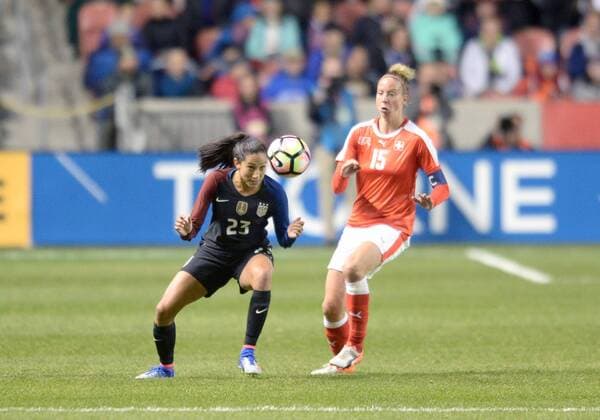 Fußball, Länderspiel, Damen, USA - Schweiz October 19, 2016: United States of America forward Christen Press (23) goes for the ball against Switzerland defender Caroline Abbe (15) during a game between the United States of America Women s soccer vs Switzerland. The United States of America defeated Switzerland 4-0 in a friendly soccer match held at the Rio Tinto Stadium in Sandy, Utah. (Photo by Boyd Ivey Icon Sportswire). SOCCER: OCT 19 Women s - USA v Switzerland Icon2481610191012 EDITORIAL USE ONLY
