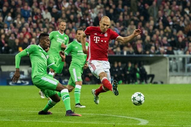 Arjen Robben (FC Bayern Muenchen 10) und Joshua Brenet (PSV Eindhoven 20) beim Championsleague Spiel zwischen Bayern Muenchen und dem PSV Eindhoven am 19.10.2016, Muenchen Copyright: xSchülerx xEibner-Pressefotox EP_jse