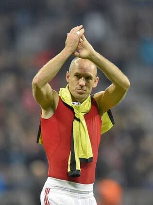 19.10.2016, Fussball Champions-League 2016 2017, Vorrunde 3.Spieltag, FC Bayern München - PSV Eindhoven, in der Allianzarena München. Arjen Robben (FC Bayern München) bedankt sich nach dem Spiel bei den Fans. 