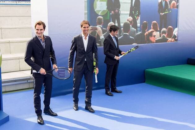 Roger Federer (35) und Rafael Nadal (30), die beiden Tennisspieler bei der Einweihung der Movistar The Rafael Nadal Tennis Academy am 19.10.2016 in Mallorca, Spain The Rafa Nadal Academy by Movistar Tennis Academy Inauguration Ceremony auf Mallorca, 2016 