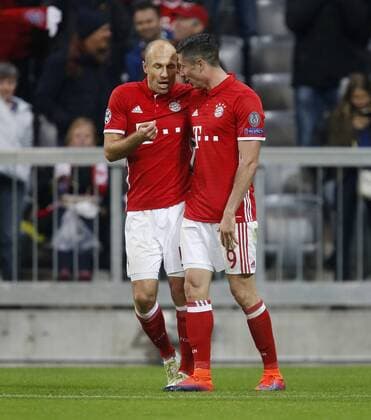 V.li. Arjen Robben (Bayern) , Robert Lewandowski (Bayern) . FC Bayern München-PSV Eindhoven . München, GER, 19.10.2016, Fussball-Champions League 2016-2017 .