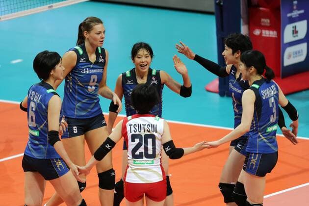(161020) -- PASAY CITY, Oct. 20, 2016 -- Players of Hisamitsu Springs Kobe celebrate scoring during the FIVB Women s Club World Championship WM Weltmeisterschaft 2016 match against Bangkok Glass in Pasay City, the Philippines, Oct. 20, 2016. Hisamitsu Springs Kobe won 3-0. ) (SP)PHILIPPINES-PASAY CITY-FIVB WOMEN S CLUB CHAMPIONSHIP RouellexUmali 