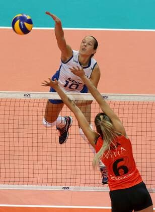 (161020) -- PASAY CITY, Oct. 20, 2016 -- Monique Marinho Pavao (L) of Rexona-Sesc Rio spikes during the FIVB Women s Club World Championship WM Weltmeisterschaft 2016 match against Eczacibasi VitrA Istanbul in Pasay City, the Philippines, Oct. 20, 2016. Eczacibasi VitrA Istanbul won 3-2. ) (SP)PHILIPPINES-PASAY CITY-FIVB WOMEN S CLUB CHAMPIONSHIP RouellexUmali 
