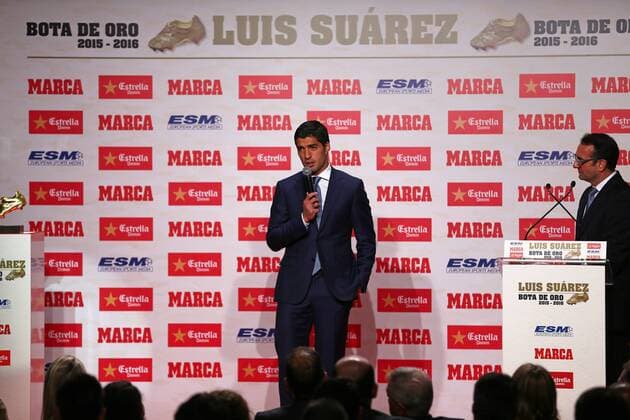 BARCELONA -october 20- SPAIN: Luis Suarez receives the trophy golden boot, on october20, 2016.  xJoanxValls Urbanandsportx xLUS-SUAREZ-GOLDEN-BOOTx