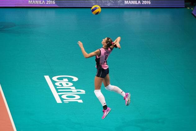Philippines: Pomi-CAS Vs PSL at FIVB in Manila Lucia Bossetti jump serves against Manila-PSL at the Arena in Pasay City. Pomi Cassalmaggiore won in straight sets (3-0) over Manila PSL-F2 Logistiscs at the FIVB Women s Club World Championships at the Mall of Asia Arena in Pasay CIty.  JxGerardxSeguiax xPacificxPress
