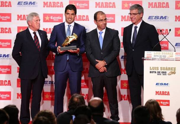 BARCELONA -october 20- SPAIN: Luis Suarez receives the trophy golden boot, on october20, 2016.  xJoanxValls Urbanandsportx xLUS-SUAREZ-GOLDEN-BOOTx