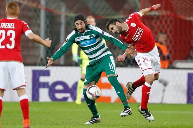 Panathinaikos midfielder Sebastian Leto and Standard s Konstantinos Laifis fight for the ball during a third game of the group stage (group G) of the Europa League competition between Belgian soccer team Standard de Liege and Greek soccer team Panathinaikos, Thursday 20 October 2016, in Liege. BRUNOxFAHY  x04962338x