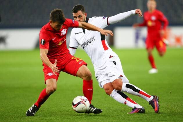 SOCCER - EL, RBS vs Nice SALZBURG,AUSTRIA,20.OCT.16 - SOCCER - UEFA Europa League, group stage, Red Bull Salzburg vs OGC Nice. Image shows Stefan Lainer (RBS) and Valentin Eysseric (Nice). GEPAxpictures xFelixxRoittner