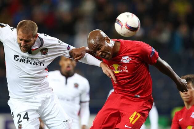 SOCCER - EL, RBS vs Nice SALZBURG,AUSTRIA,20.OCT.16 - SOCCER - UEFA Europa League, group stage, Red Bull Salzburg vs OGC Nice. Image shows Mathieu Bodmer (Nice) and Andre Wisdom (RBS). GEPAxpictures xMathiasxMandl