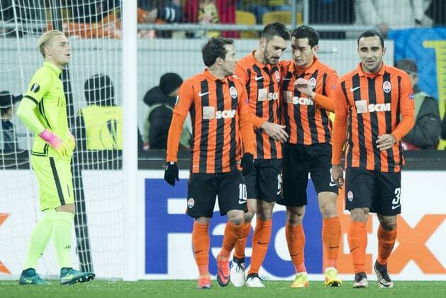 Gent s goalkeeper Jacob Rinne looks at Shakhtar Donetsk s players celebrating after scoring during a third game of the group stage (group H) of the Europa League competition between Ukraine club Shaktar Donetsk and Belgian soccer team KAA Gent, Thursday 20 October 2016, in Lviv, Ukraine. JASPERxJACOBS  x04962405x
