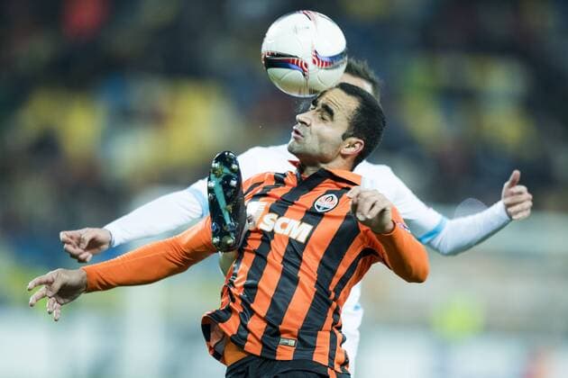 Shakhtar Donetsk s defender Ismaily and Gent s Danijel Milicevic fight for the ball during a third game of the group stage (group H) of the Europa League competition between Ukraine club Shaktar Donetsk and Belgian soccer team KAA Gent, Thursday 20 October 2016, in Lviv, Ukraine. JASPERxJACOBS  x04962417x
